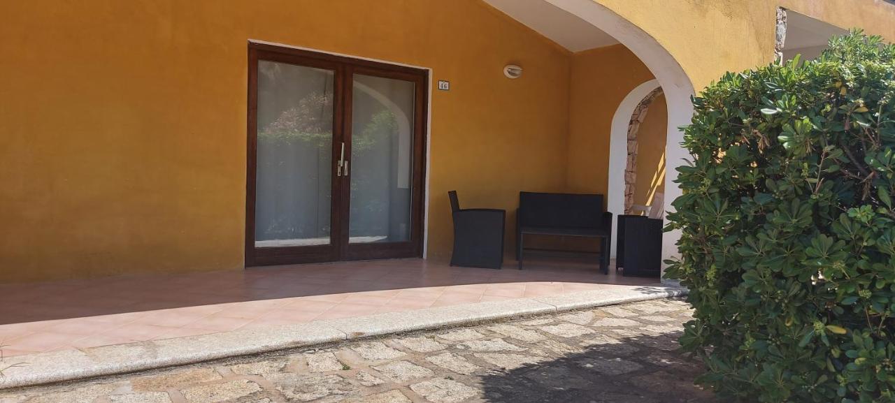 Domus Liscia Di Vacca Aparthotel Bagian luar foto