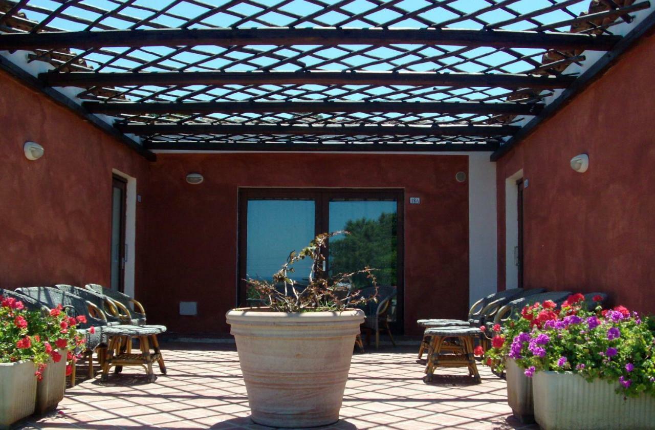 Domus Liscia Di Vacca Aparthotel Bagian luar foto